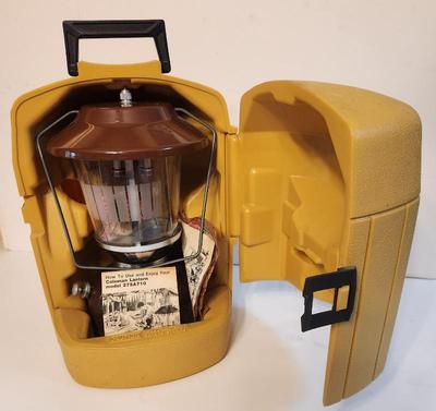 Vintage Coleman Lantern & Carrying Case