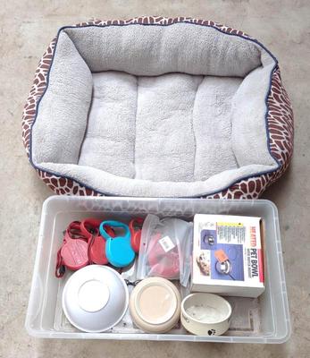 Sale Photo Thumbnail #655: Pet Bed, Feeding Bowls & Retractable Leashes