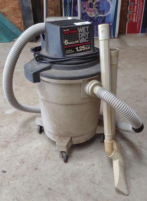 Sale Photo Thumbnail #605: Craftsman 6 Gal Wet Dry Shop Vac 1.25 HP