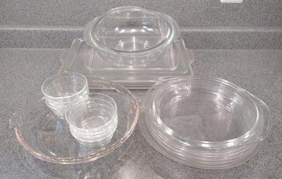 Sale Photo Thumbnail #370: Large lot of Pyrex Clear Baking Pie Dishes