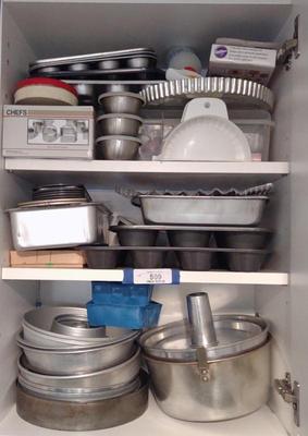 Sale Photo Thumbnail #513: Baking & Oven Pans