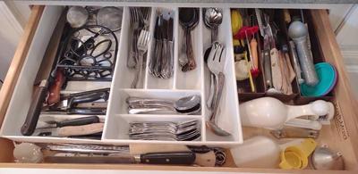 Sale Photo Thumbnail #509: Kitchen Utensils, Knives & Flatware - B