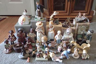 Sale Photo Thumbnail #559: Vintage Figural Character Figurines