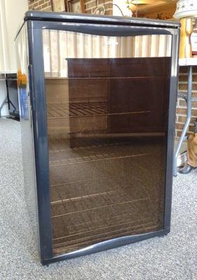 Sale Photo Thumbnail #84: Sunbeam Glass Door Wine Cooler / Refrigerator