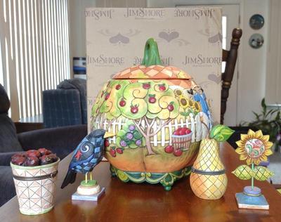 Sale Photo Thumbnail #296: Jim Shore Harvest Pumpkin & 4 figure set w/box