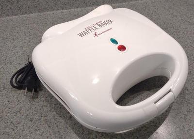 Sale Photo Thumbnail #378: Toastmaster Waffle Maker