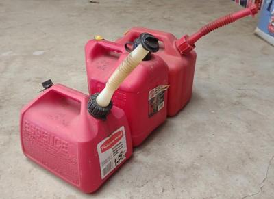 Sale Photo Thumbnail #626: 3 Gas Cans