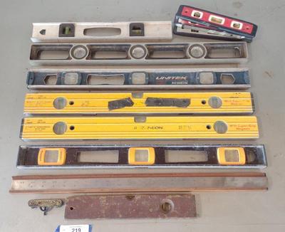 Sale Photo Thumbnail #209: 12 Measuring Level Tools