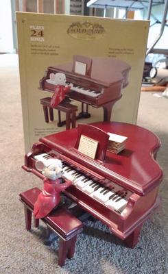 Sale Photo Thumbnail #401: Mr Christmas Musical Maestro Mouse w/ Box