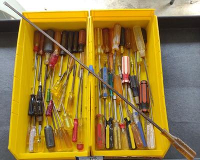 Sale Photo Thumbnail #179: Assorted Vintage Screwdrivers