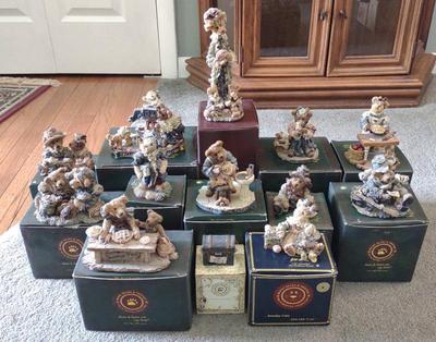 Sale Photo Thumbnail #558: 13 Boyds Bears Figurines w/ Boxes