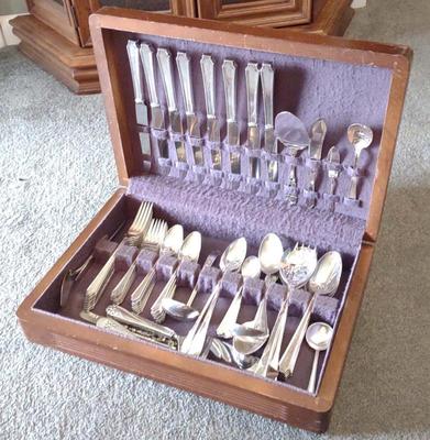 Sale Photo Thumbnail #313: Rogers Silverplate Flatware Set in Box