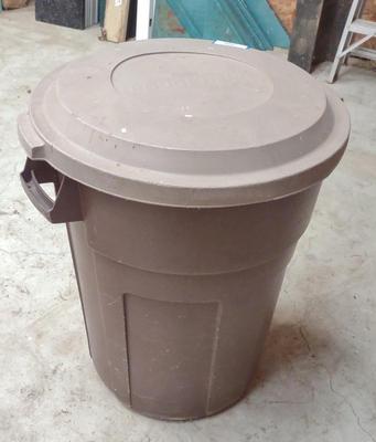 Sale Photo Thumbnail #610: Rubbermaid Roughneck Round Trash Can