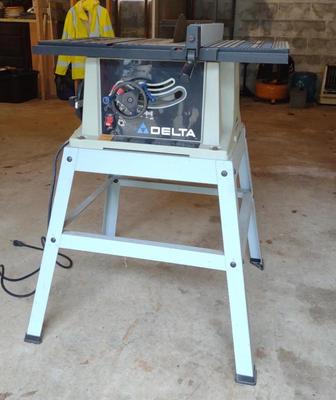 Sale Photo Thumbnail #42: Delta 10" Bench Saw Model 36-545 (Works)