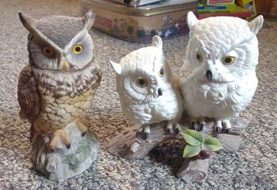 Sale Photo Thumbnail #484: Two Andrea Sadek Owl Figurines