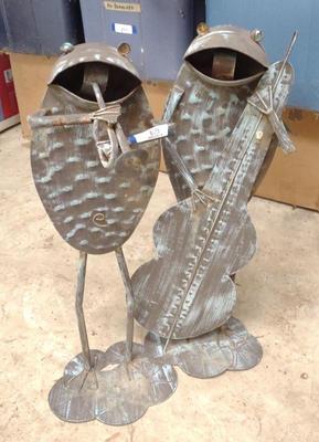 Sale Photo Thumbnail #633: Pair of Metal Frog Lawn & Garden Decorations