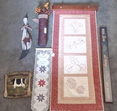 Sale Photo Thumbnail #541: Hanging Wall & Quilt Decor