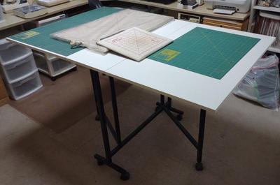 Sale Photo Thumbnail #430: Double Drop Leaf Hobby / Sewing Table w/ Cut Mats