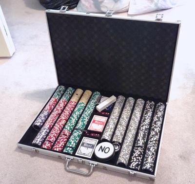 Sale Photo Thumbnail #73: Poker Chip Set in Aluminum Carry Case
