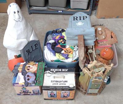 Sale Photo Thumbnail #651: Halloween Decorations