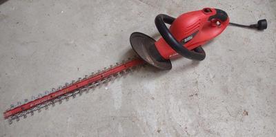 Sale Photo Thumbnail #137: Black & Decker Hedge Hog Trimmer