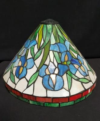 TIFFANY-STYLE LAMP SHADE