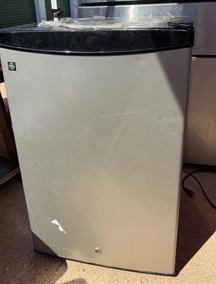GE Mini Fridge -3