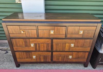 Dresser With 7 Drawers