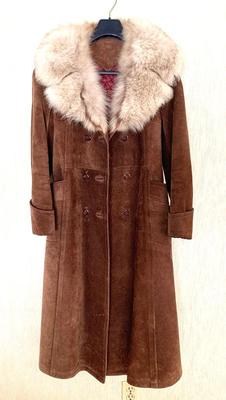 Sale Photo Thumbnail #70: 1970's vintage suede coat with fur collar