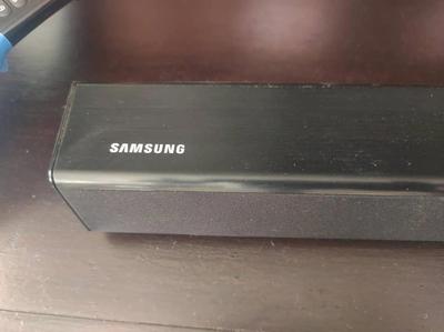 SAMSUNG HW - H450 SOUNDBAR AND WOOFER WITH REMOTE