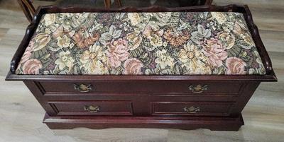 CEDAR STORAGE BENCH 