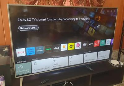 LG MODEL 86UM8070AUB 86-IN FLAT SCREEN TV WITH REMOTE