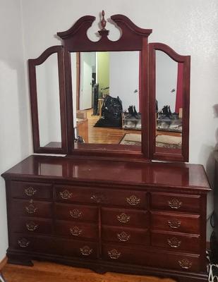 MAHOGANY WOODEN DRESSER WITH VANITY
