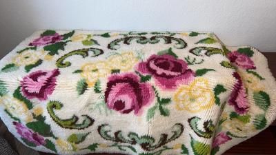 Latch Hook Vintage Roses Rug