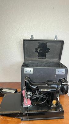 Singer Featherweight 221 Vintage Portable Sewing Machine