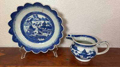 Cantonware Chinese Export Scalloped Bowl & Creamer