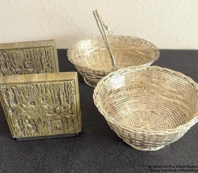 Bookends set plus 2 metal baskets
