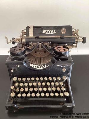 Vintag royal type writer