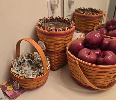 Sale Photo Thumbnail #114: Longaberger basket