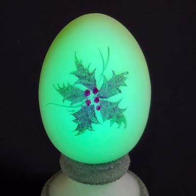 glowing uranium glass