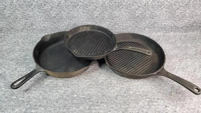 Vintage cast iron skillet griddles