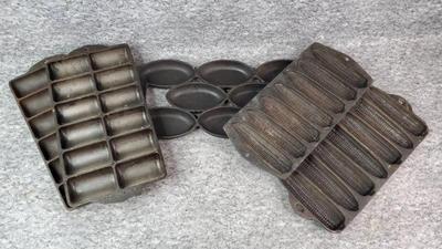 Vintage cast iron corn bread baking molds