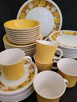 MIKASA "DAISIES" CERA-STONE LARGE LOT