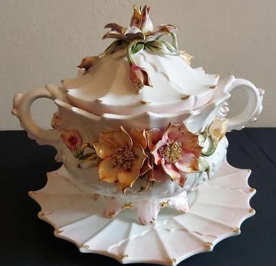 VINTAGE CAPODIMONTE SOUP TUREEN 