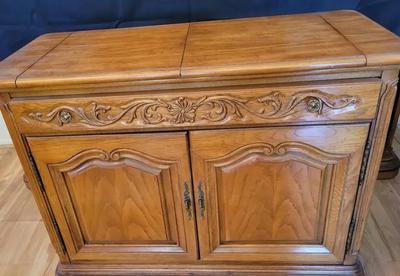 HIBRITEN OAK FOLDING SERVING BUFFET ON CASTERS 