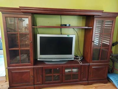 LARGE ENTERTAINMENT CENTER