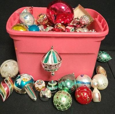 HUGE LOT OF VINTAGE CHRISTMAS ORNAMENTS 