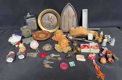 MISCELLANEOUS DECOR AND VINTAGE HOUSEHOLD GOODS
