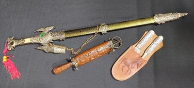 COLLECTIBLE BLADES AND SWORD