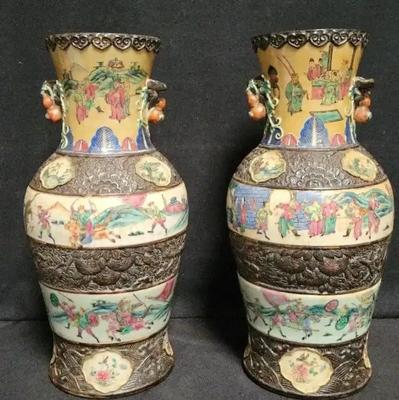 PAIR OF MAGNIFICENT VINTAGE CHINESE VASES 